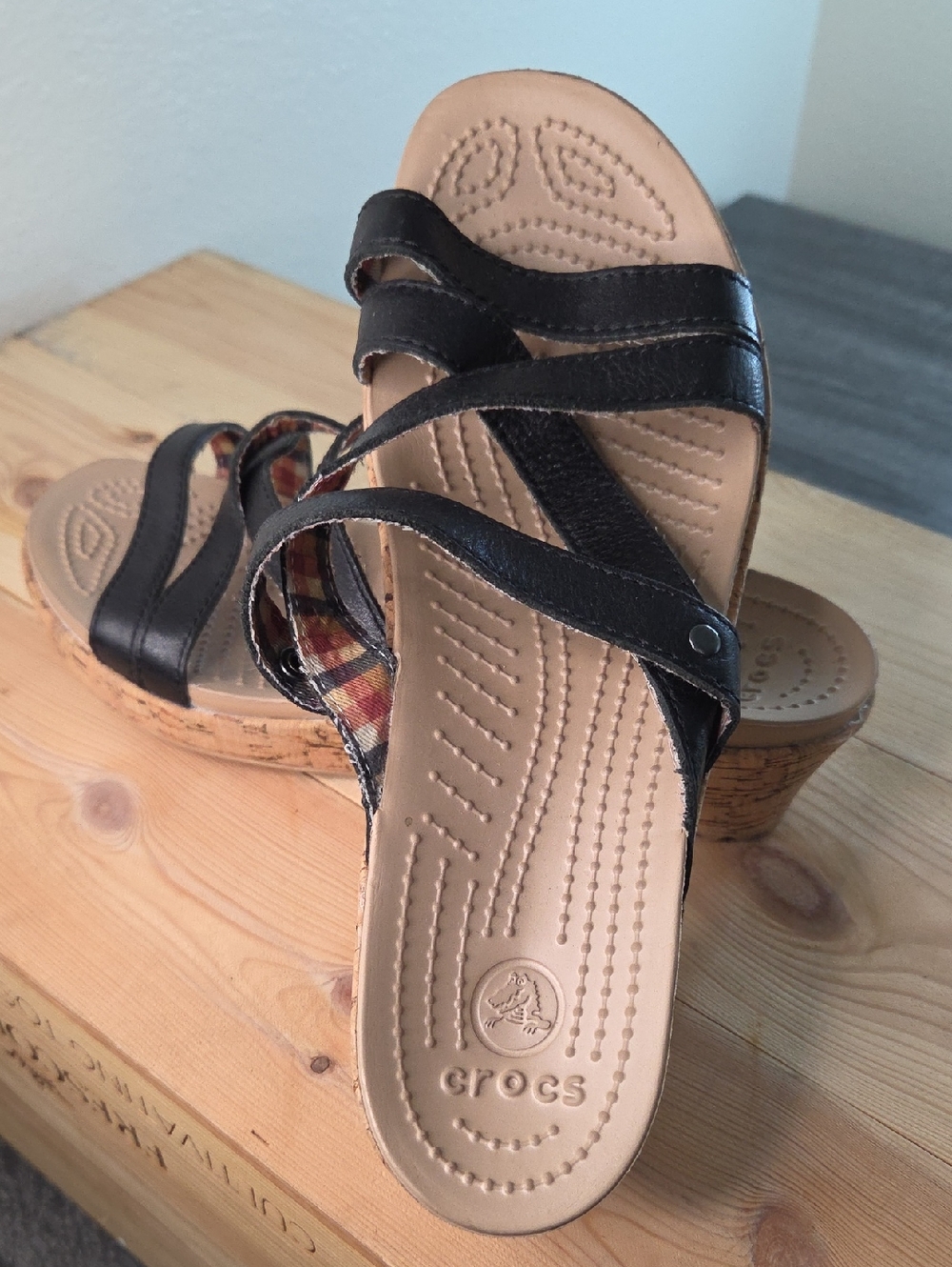 Crocs A Leigh Women's Black Strappy Wedge Cork Mini Wedge Sandals EUC